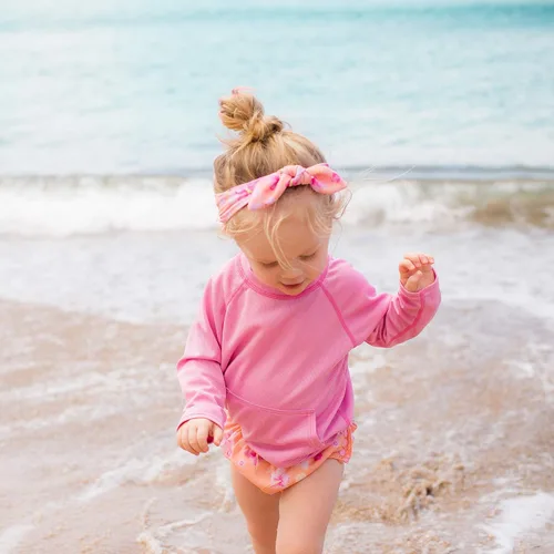 Vista 2 de I play. by green Sprouts - Pañal de natación absorbente y reutilizable con volantes para niñas y niñas