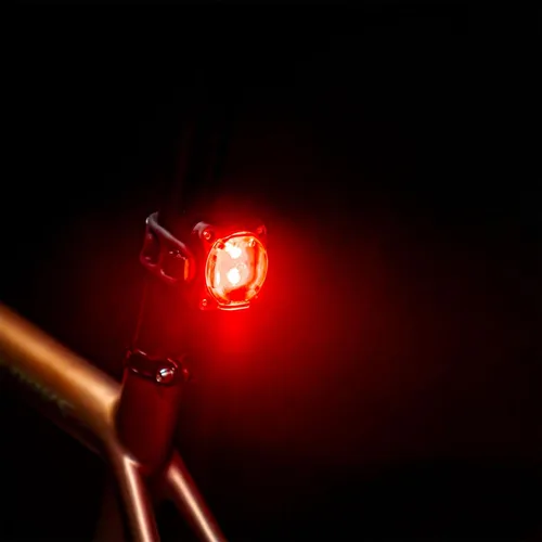 Vista 7 de LEZYNE Zecto Drive 200+ - Luz trasera LED impermeable IPX7 recargable por USB, con múltiples modos de sólido y flash, correa de montaje de goma
