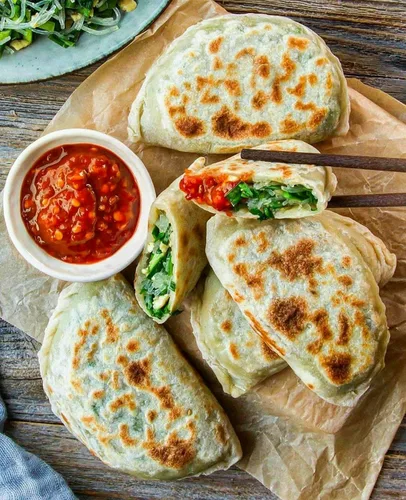 Vista 5 de TomorrowSeeds - Semillas de cebollino de ajo chino - Más de 1000 unidades - para plantar 2026 Dah Yeh Hoja ancha Jiuchai Tuberosum Rottler USA
