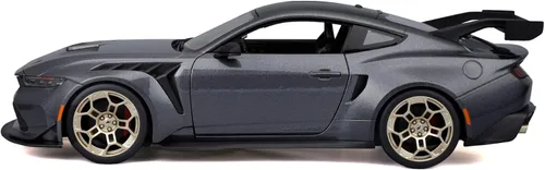 Vista 5 de Maisto 1:18 Edición Especial 2025 Ford Mustang GTD, Gris Metálico