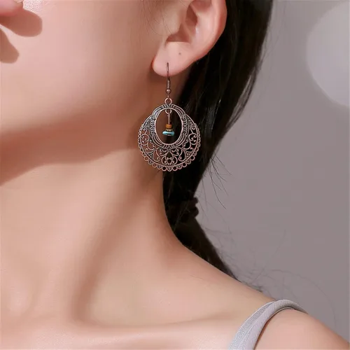 Vista 2 de Aretes bohemios hechos a mano para mujer, únicos, retro, bohemios, antiguos, étnicos, con cuentas de cobre, ligeros, huecos, colgantes, colgantes