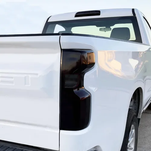 Vista 4 de SlickMod Tinte de humo de vinilo precortado para luz trasera Chevy Silverado 2019-2022 (1. luz trasera, 20% humo oscuro)