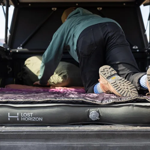 Vista 5 de LOSTHORIZON Colchón de aire para cama de camión de camping con espuma, almohadilla autoinflable para dormir para Tacoma de 6 pies con bomba de aire
