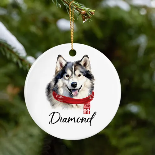 Vista 3 de Adorno de cerámica personalizado de Alaskan Malamute para perro, papá, mamá, amantes de los perros, adorno de Navidad personalizado de Alaskan