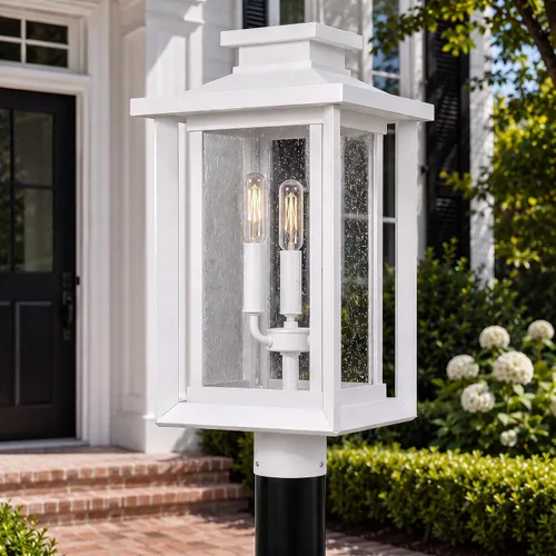 Vista 3 de Quoizel WKF9011W Wakefield - Poste para exteriores, 3 luces, 180 vatios totales, brillo blanco Blanco mate