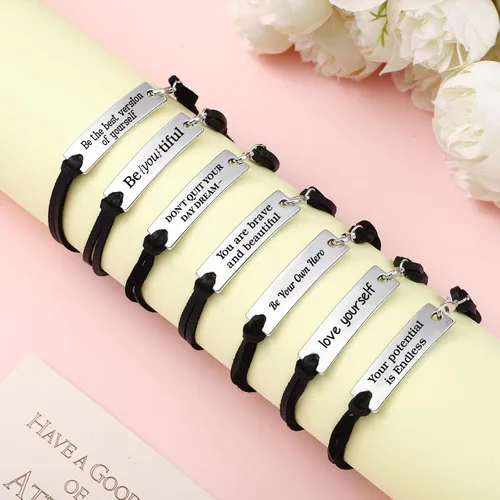 Vista 5 de Nosiny Regalos inspiradores de Navidad para mujeres y hombres con sobres de tarjetas de regalo, pulseras inspiradoras grabadas, pulseras
