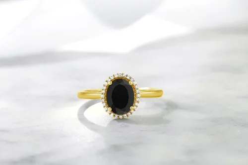 Vista 5 de Gem Stone King Anillo de compromiso de oro amarillo de 10 quilates con ónix negro y diamantes para mujer
