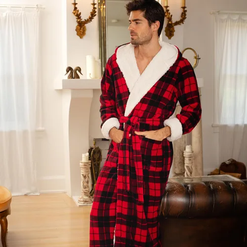 Vista 2 de Alexander Del Rossa . Albornoz de forro polar con capucha para hombre
