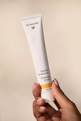 Vista 6 de Dr. Hauschka Crema limpiadora, limpieza profunda, 1.7 onzas líquidas