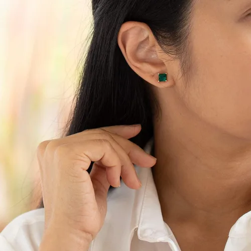 Vista 5 de Peora Aretes de tuerca de esmeralda de oro amarillo macizo de 14 quilates para mujer, solitario clásico, corte de princesa hipoalergénico, 0.236