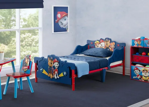 Vista 2 de Delta Children - Cama para niños pequeños PAW Patrol 3D, azul + Simmons Kids Silver Nights colchón de cuna de dos caras de 2 etapas (paquete)
