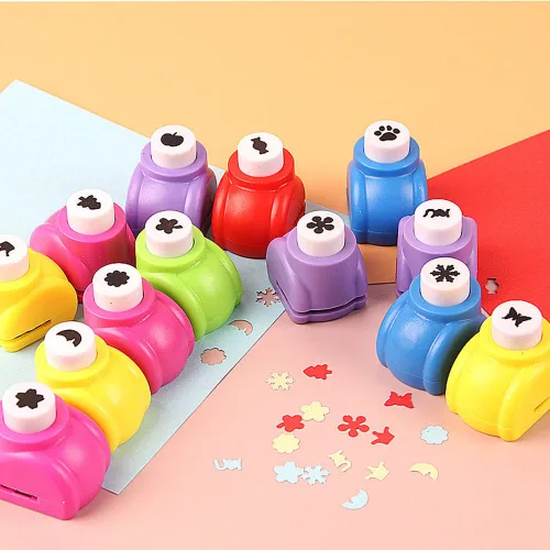 Vista 4 de Qtopun - Perforadora de papel y tijeras decorativas, 6 tijeras creativas y 12 piezas de cortadores de borde de encaje para manualidades, fotos