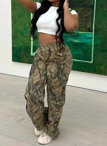 Vista 4 de Vakkest Pantalones cargo de camuflaje de gran tamaño para mujer, pantalones deportivos de entrenamiento, camuflaje militar, fatiga con bolsillos