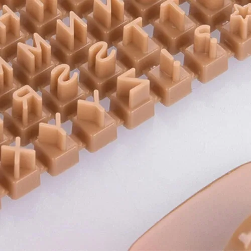 Vista 5 de Juego de 100 cortadores de galletas con letras del alfabeto y números, sellos, prensa, galletas, fondant, decoración de herramientas para hornear
