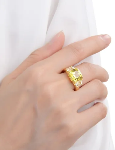 Vista 4 de Fine Color Jewels Anillo llamativo de zafiro amarillo canario cultivado en laboratorio en plata chapada en oro amarillo de 18 quilates