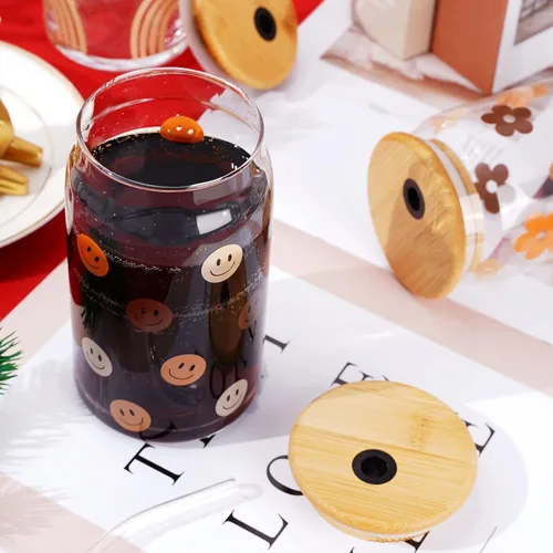 Vista 7 de Whaline Juego de 4 vasos para beber con tapas de bambú y popote de vidrio, taza de vidrio en forma de lata de 16 onzas, vaso de café helado, ideal