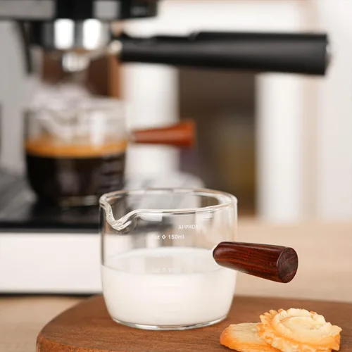 Vista 4 de BCnmviku Vaso de chupito de café expreso, 5.1 fl oz, 5 onzas, triple jarra barista con mango de madera (1)