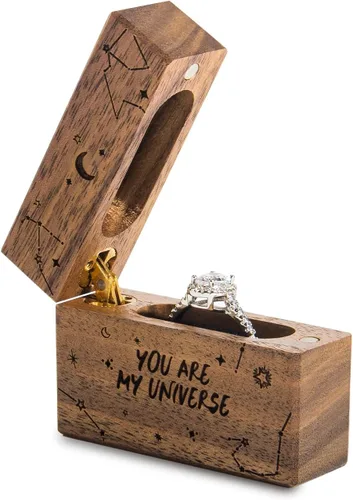 Vista 2 de Caja de anillo de compromiso de madera, pequeña funda plana delgada para propuesta, boda (You are my universe)