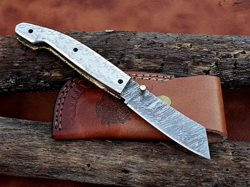 Vista 2 de Cuchillo plegable de Damasco: da rienda suelta a tu aventurero interior con esta herramienta EDC compacta y elegante: artesanía de precisión
