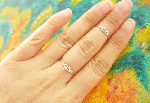 Vista 5 de Anillo de doble nudo de amor de plata de ley y oro rosa