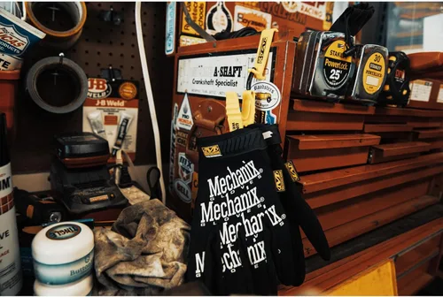 Vista 4 de Mechanix Wear: Clips para Guantes de Cinturón – Material No Conductivo, Desmontables, Diseño Anti-Rotura para Seguridad, Clips para Guantes