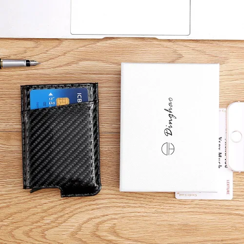 Vista 6 de Dinghao Cartera delgada con clip magnético de aluminio para bloquear RFID, estuche automático emergente para tarjetas, Negro fibra de carbono
