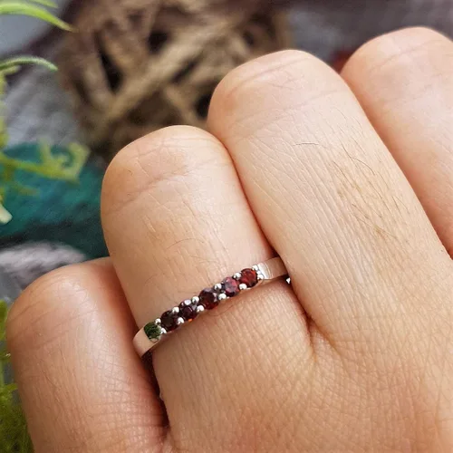 Vista 23 de Dazzlingrock Collection Anillo de boda redondo de 5 piedras preciosas o diamantes para mujer en oro macizo de 10 K/14 K/18 K