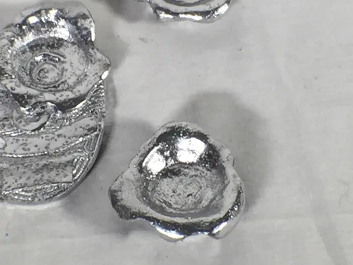Vista 4 de Terminator 2: Judgment Day T-1000 - Juego de accesorios para película, 4 agujeros de bala líquida e insignia (plata, adulto)