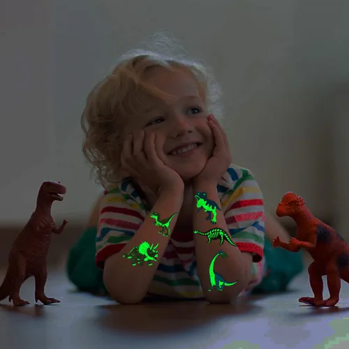 Vista 4 de CHARLENT Tatuajes luminosos de dinosaurio para niños, 14 hojas de tatuajes temporales de dinosaurios que brillan en la oscuridad para niños y niñas