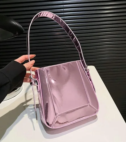 Vista 4 de Bolso hobo para mujer, de charol, de color plateado brillante, bolso de hombro Y2K, bolso de hombro para fiesta 2023