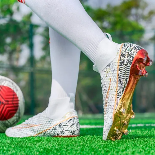 Vista 4 de Maylrvjv Zapatos de fútbol de caña alta para hombre, antideslizantes, resistentes al desgaste, botas de fútbol con picos