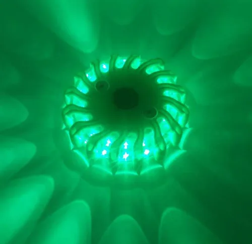 Vista 4 de SAMDO Faro Magnético de 9 Patrones Impermeable, Luz de Emergencia, Bengalas de Carretera LED Faros de Emergencia CR123A (Verde)