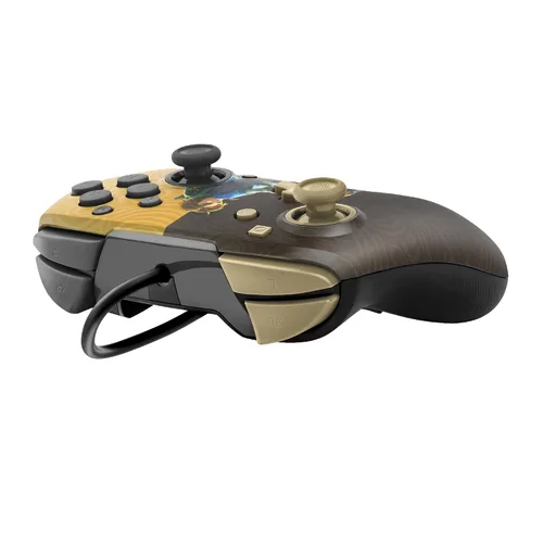 Vista 15 de PDP Gaming Faceoff Deluxe+ Wired Switch Pro Controller - Zelda Breath of the Wild - Link - Gold Black - Official Licensed Nintendo - Customizable