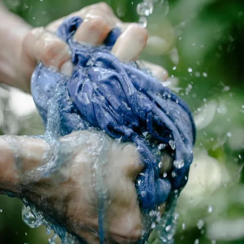 Vista 3 de Indigo Powder - 1 onza - Tinte en polvo azul índigo natural para hacer jabón y textiles Colorante a base de plantas para manualidades, tela