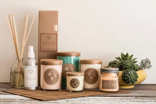 Vista 6 de ECO CANDLE CO. Vela reciclada, té negro y miel, 6 oz. - Aromas de té picante, nuez moscada, miel y naranja - 100% cera de soja, sin plomo, etiqueta