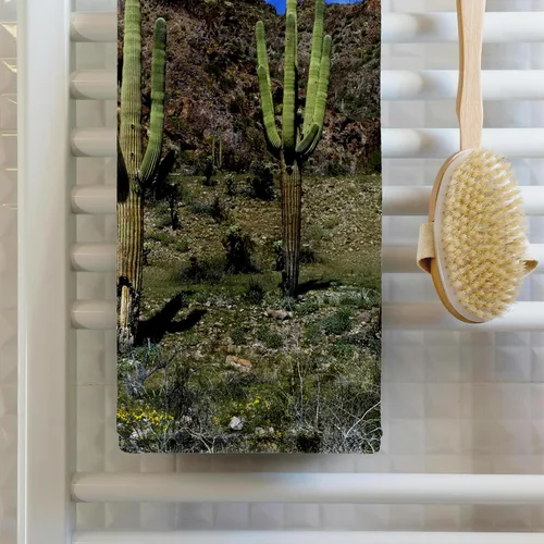 Vista 2 de 3dRose USA, Arizona, AJO, Saguaro Cacti - US03 PHA0020 - Peter Hawkins 15x22 Hand Towel