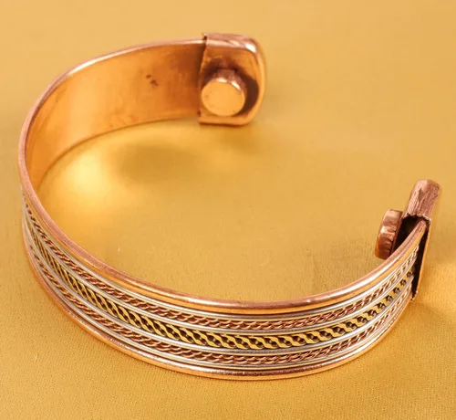 Vista 4 de Pulsera de cobre Touchstone estilo tibetano. Hecha a mano con brazalete de joyería de cobre sólido y calibre alto para mujeres y hombres., No es una