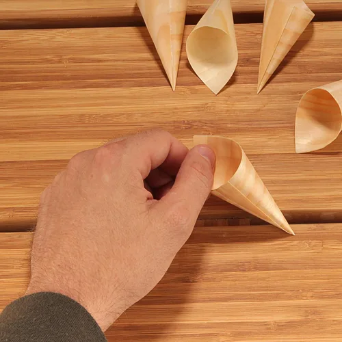 Vista 4 de BambooMN - Conos de madera desechables para alimentos y aperitivos - 3.1" x 1.5" - 100 piezas