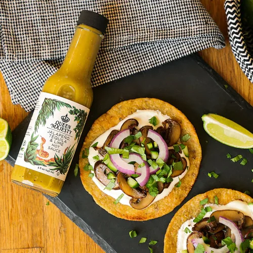 Vista 4 de Queen Majesty Jalapeño, Tequila y Lima Salsa Picante, 5 oz - Completamente Natural, Vegana, Kosher, Sin Gluten, Sin OMG, Sin Azúcar, Hecha