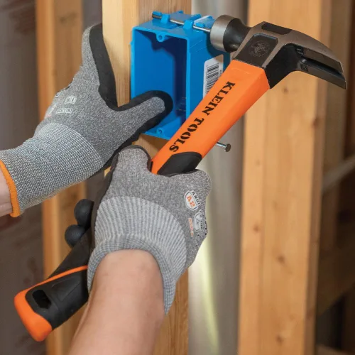 Vista 8 de Klein Tools H80820 Martillo de garra recta, 20 onzas, mango de agarre antideslizante de fibra de vidrio con orificio de sujeción, 13 pulgadas