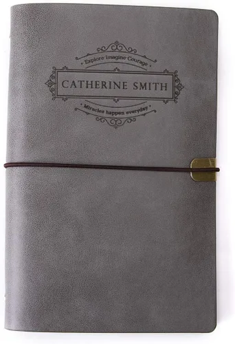 Vista 12 de Fanery Sue Diario personalizado de cuero sintético con monograma de tapa suave, cuaderno de escritura recargable de hojas sueltas con 6 anillas