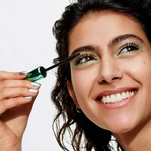 Vista 3 de Clinique High Impact High-Fi Full Volume Mascara Volume, Length, Non-Clumping, Smudge-Proof + Safe For Sensitive Eyes, Black/Brown Negro/Marrón
