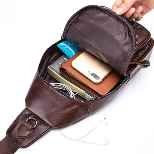 Vista 7 de Mochila estilo bandolera de piel para hombres y mujeres, bandolera de hombro, al pecho, mochila de uso diario para viajes, al aire libre