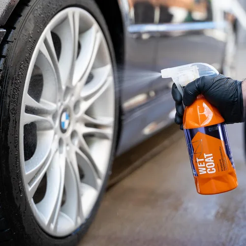 Vista 5 de GYEON Wet Coat - Revestimiento en aerosol de cerámica hidrofóbica de 16.9 fl oz para automóviles, soluciones de alto brillo para ruedas de pintura