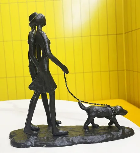 Vista 7 de Escultura de hierro fundido para pareja y perro, decoración romántica de arte de metal, estatua de amor familiar, regalos para amantes de los perros