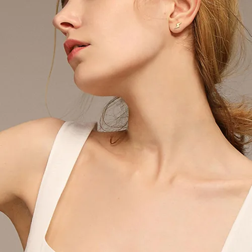 Vista 2 de Shcyee Aretes de plata de ley 925 con diseño de rayos para mujeres y hombres, hipoalergénicos, para uso diario, joyería de regalo