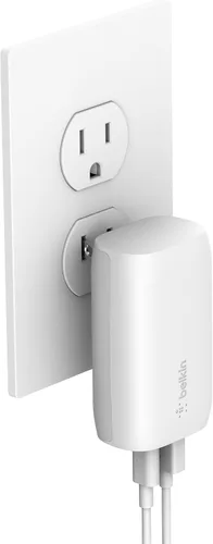 Vista 4 de Belkin Cargador de pared USB-C de 32 W con cable C a C incluido, puertos PD y USB-C de 20 W y USB-A de 12 W