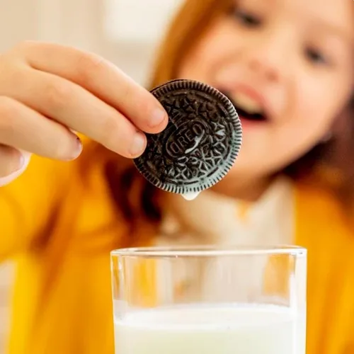 Vista 5 de Oreo, galletas sándwich de chocolate, 13.3 onzas Siempre hecho con cacao real, certificado Kosher