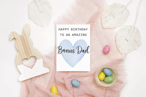 Vista 2 de Tarjeta de felicitación para papá con texto en inglés «Happy Birthday To An Amazing Bonus Dad» – Tarjeta de felicitación – Increíble regalo