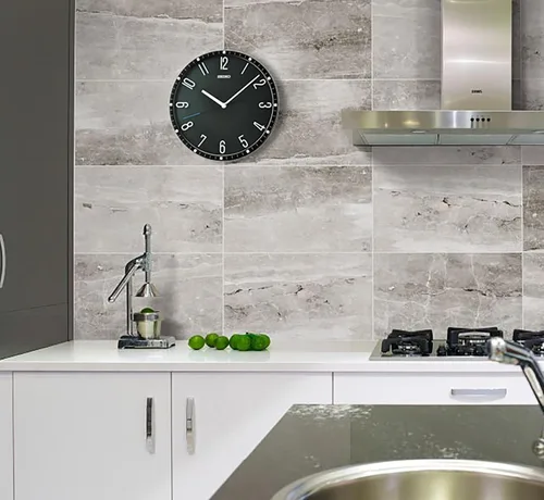 Vista 6 de SEIKO QXA818KRH Reloj de pared con estampado de vidrio sin tictac, negro, 12 pulgadas